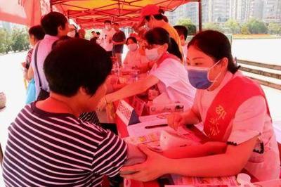 邵武市卫健局开展老年健康宣传周志愿服务活动