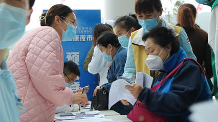 全科医生出诊、医护技能展示…“周末健康夜市”开市啦!